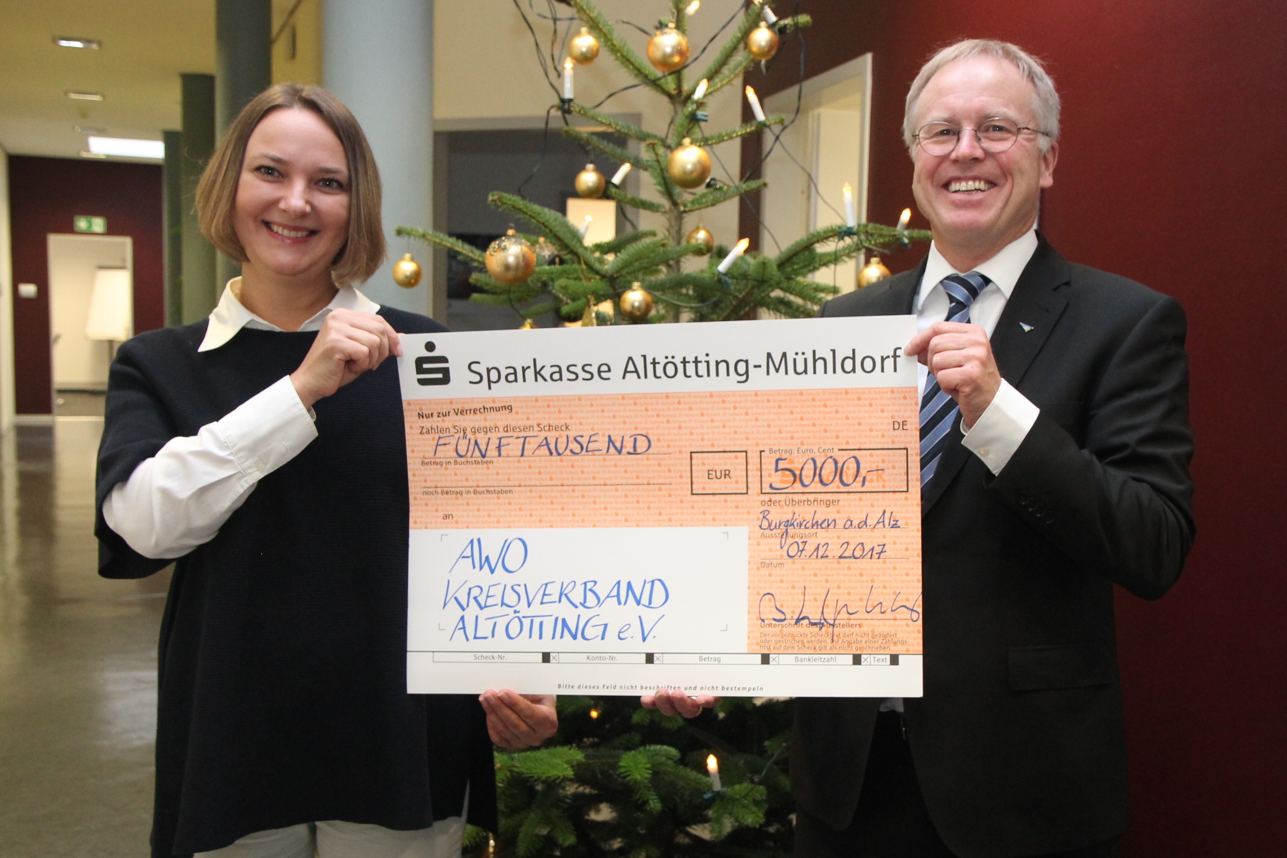 Bild Übergabe Weihnachtsspende